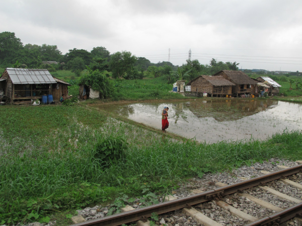 Villaggio locale visto dal treno circle train a Yangon