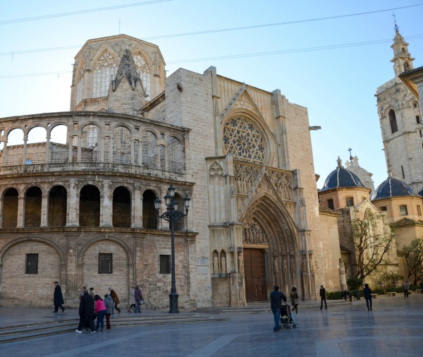 La Cattedrale e la Porta degli Apostoli 