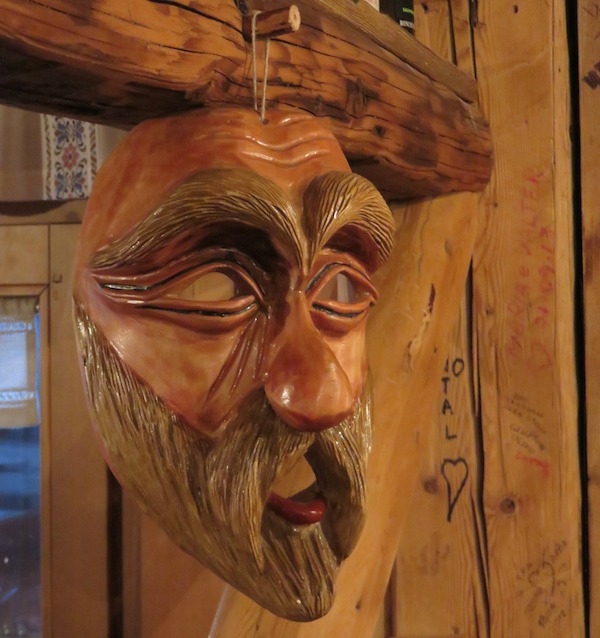 Maschera di legno, scultura tipica da queste parti, Staipo da Canobio