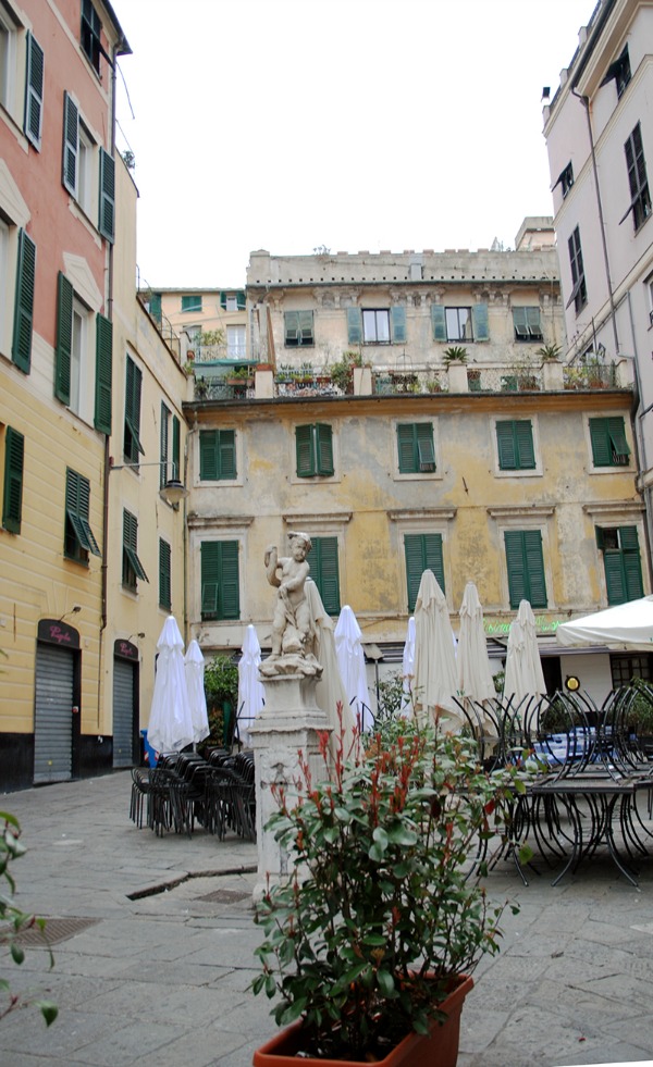 Piazza delle Erbe a Genova