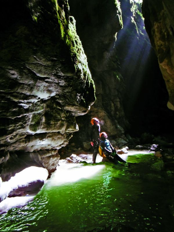 Tra i bagliori nelle forre del torrente Cosa