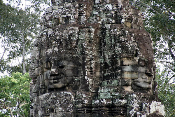 Facce, facce ovunque che ti scrutano ad Angkor Wat in Cambogia