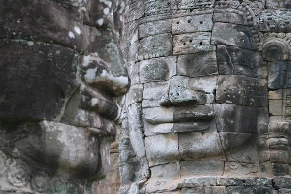 Una delle tante facce del Bayon che ti scrutano