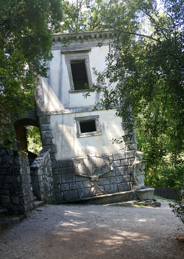 La Casa Pendente al parco dei mostri di Bomarzo