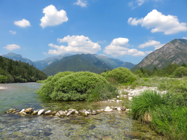 Lungo il fiume Meduna, per un bagno o per assaporare la pace