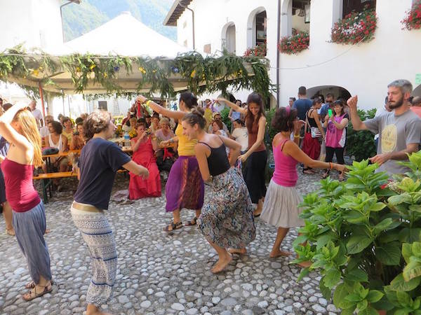 Si balla la pizzica, tra i monti del Friuli