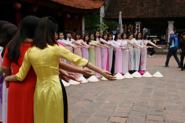 Laureande in Aodai 