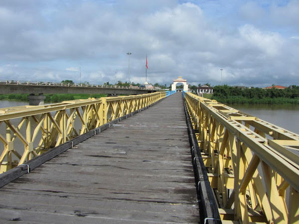 Ponte Hien Luong , DMZ 17° parallelo