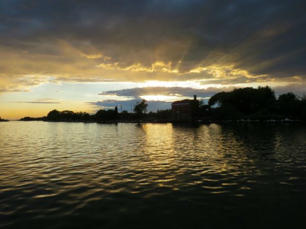 Un tramonto di contrasti a Mazzorbo