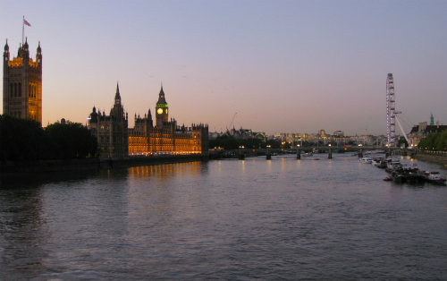 Un notturno sul Tamigi a Londra