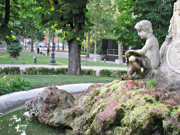 Un dettaglio del Parco del Popolo, la fontana monumentale