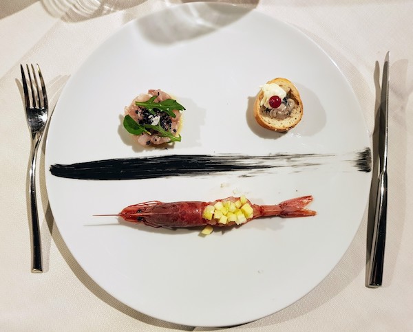 Un crudo di pesce al ristorante di Borgo Cadonega