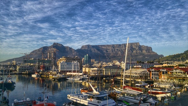 Cape Town, il suo porto e Table Mountain