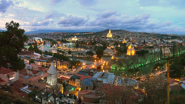 Tblisi, città tra oriente e occidente