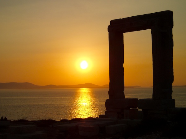 Il tramonto a Naxos in Grecia