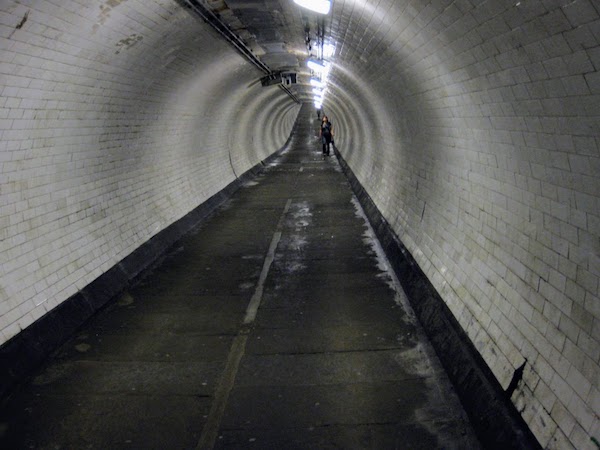 Il tunnel pedonale sotto il Tamigi