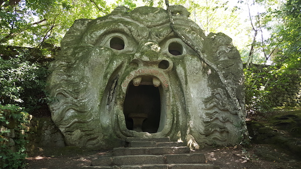 Uno delle sculture al Parco dei Mostri di Bomarzo