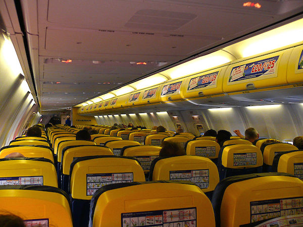 L’interno di un volo Ryanair