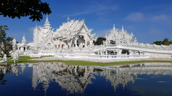 Il White Temple, struttura moderna e controversa a Chiang Rai