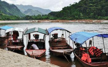 In piroga sul Chay River