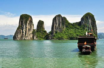 Giunca nella Baia di Halong