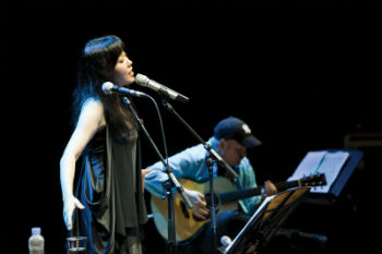 Youn Sun Nah e Ulf Wakenius in concerto