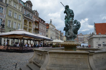  Piazza centrale, una delle fontane 