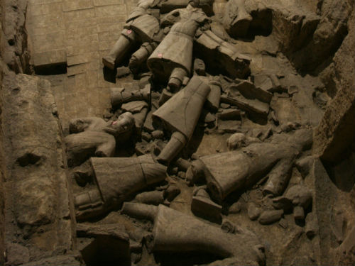 Frammenti di guerrieri in terracotta 