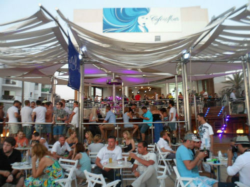 Aperitivo “Puesta del Sol” al Cafè del Mar, il bar più famoso di Ibiza