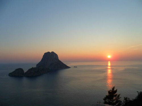 Tramonto a Es Vedrà, uno dei luoghi più belli dal punto di vista paesaggistico