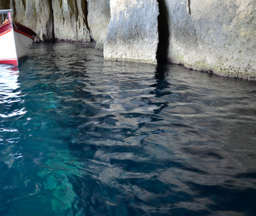 Le acque della Blue Grotto