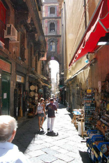 San Gregorio Armeno, la famosa via dei presepi