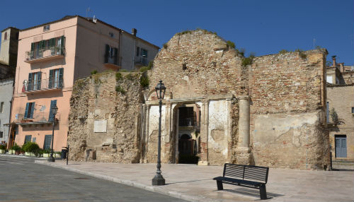 Portale della Chiesa di San Pietro