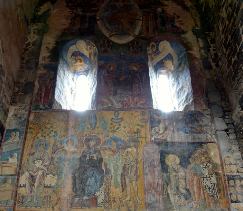 L'affresco sopra la porta d'ingresso di Akhtala