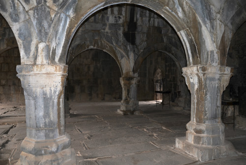 L'interno di una delle chiese di Sanahin