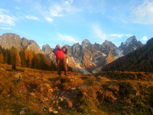 Il maestro, la musica, il tramonto sulle Pale di San Martino