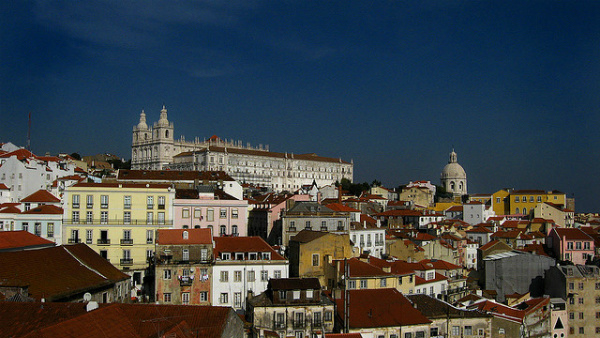 Il quartiere Alfama a Lisbona
