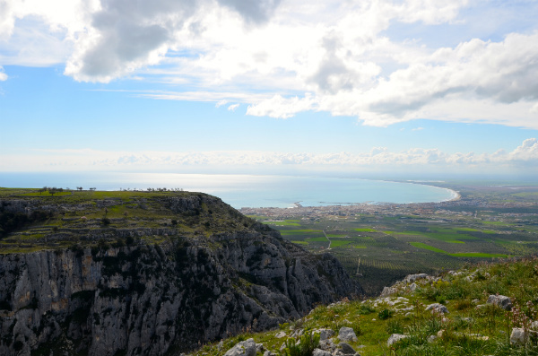 Il mare del Gargano dall’alto dell’abbazia di Santa Maria di Pulsano