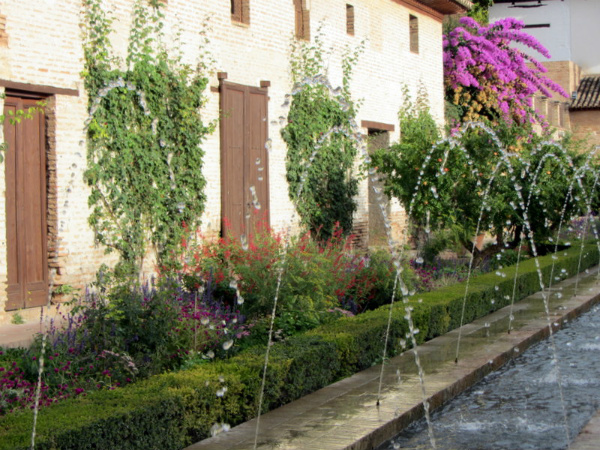 Fontane nei giardini immensi dell'Alhambra