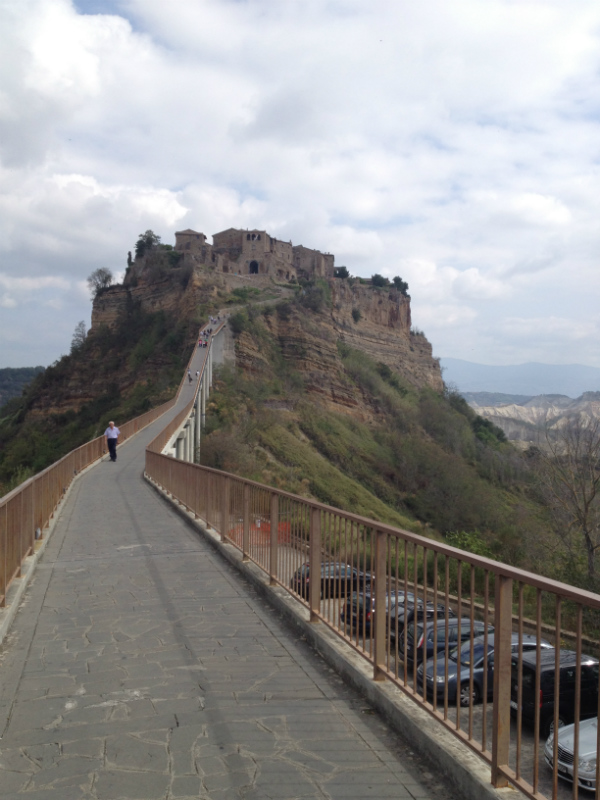 Passerella pedonale per raggiungere Civita di Bagnoregio 