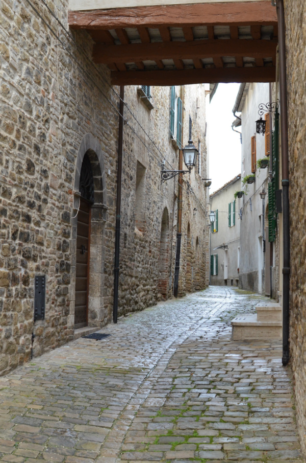 Le stradine di Serra San Quirico