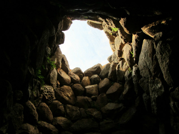 Il nuraghe presenta un soffitto a cono