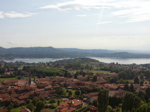 Il lago di Viverone visto dal Castello di Roppolo