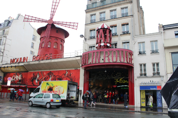 Il locale del Moulin Rouge a Parigi 