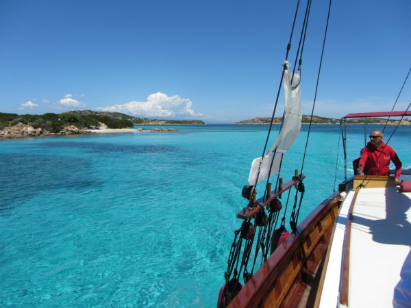 Escursione in barca a vela arcipelago La Maddalena