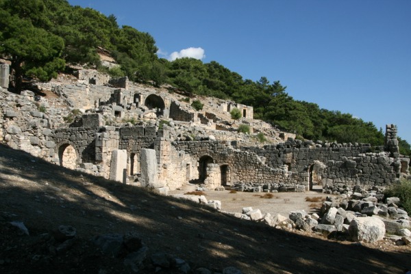 Arycanda, città costruita su un'irta collina 