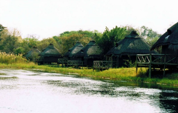 Lodge su palafitta vista fiume, Botswana 