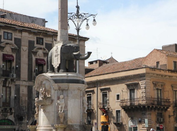 L’obelisco con l'elefante simbolo di Catania