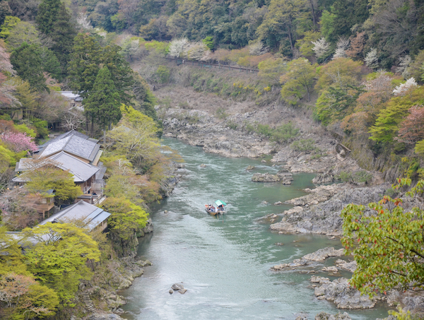 La vista del fiume Hozu dal belvedere ad Arashiyama