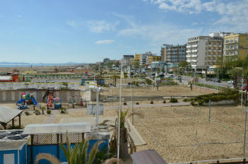 Un estate a Rimini, tra pensioni e hotel per giovani